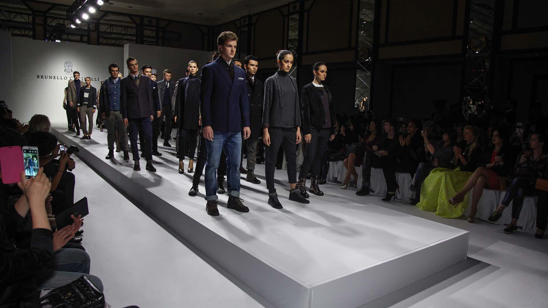 Glamour Avenue Zoom ПОКАЗ BRUNELLO CUCINELLI