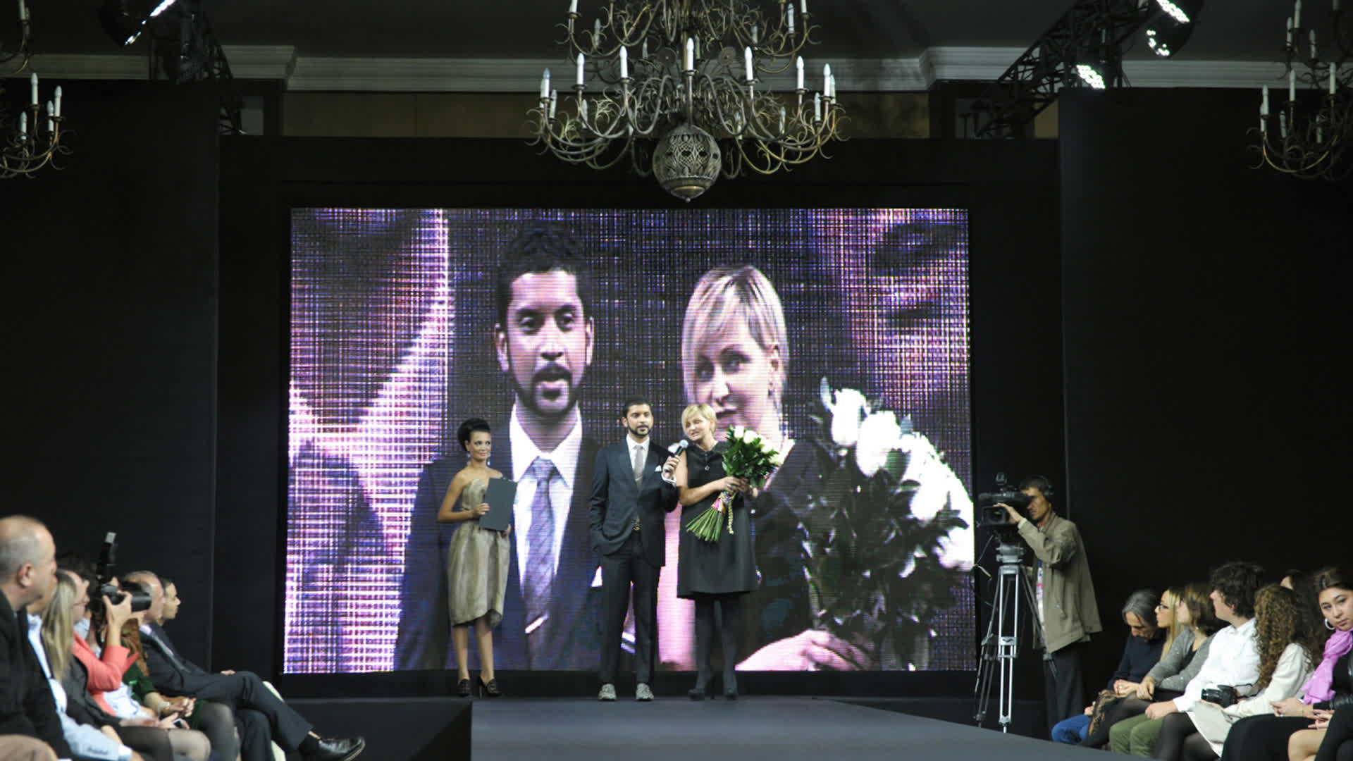 Glamour Avenue Zoom ПОКАЗ YVES SAINT LAURENT